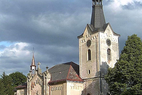 Kostel Sv. Petra a Pavla v Chotěvicích